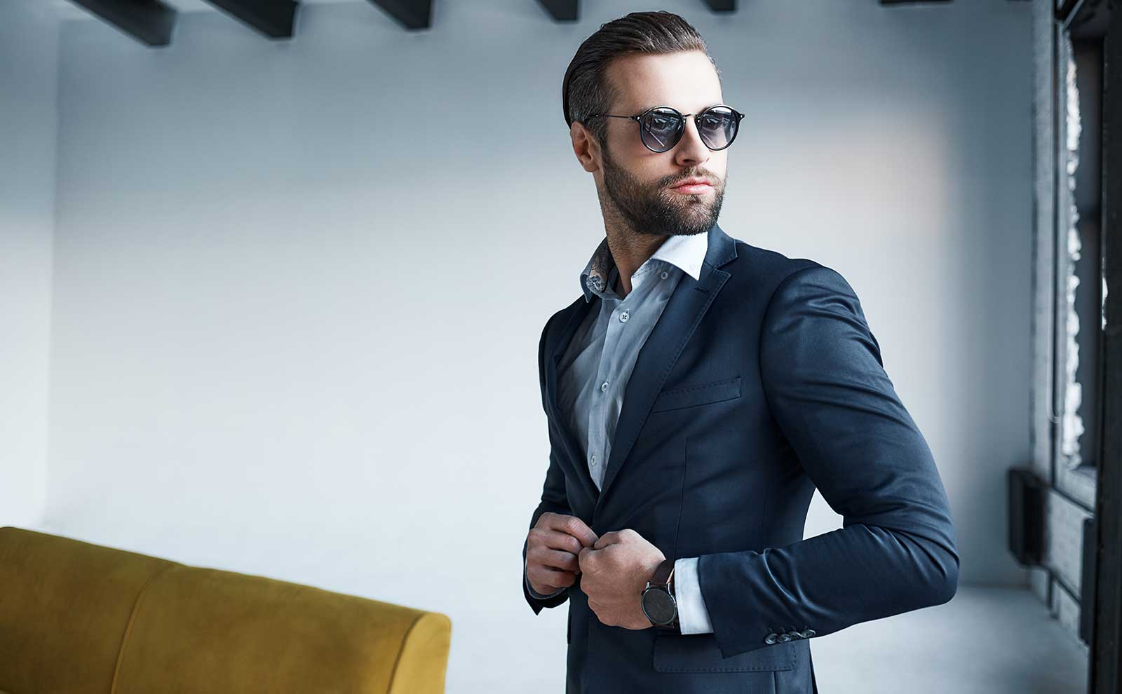 El deporte y la moda. Chico con barba y cabello elegante. Athletic