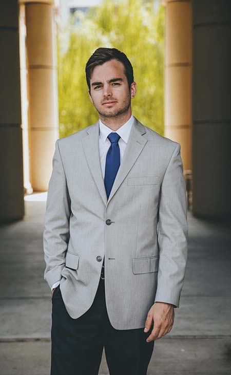 Hombre elegante corbata