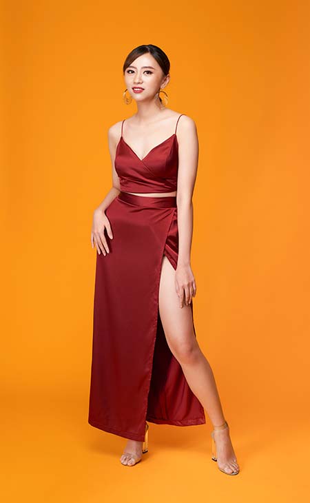 Mujer vestido rojo elegante