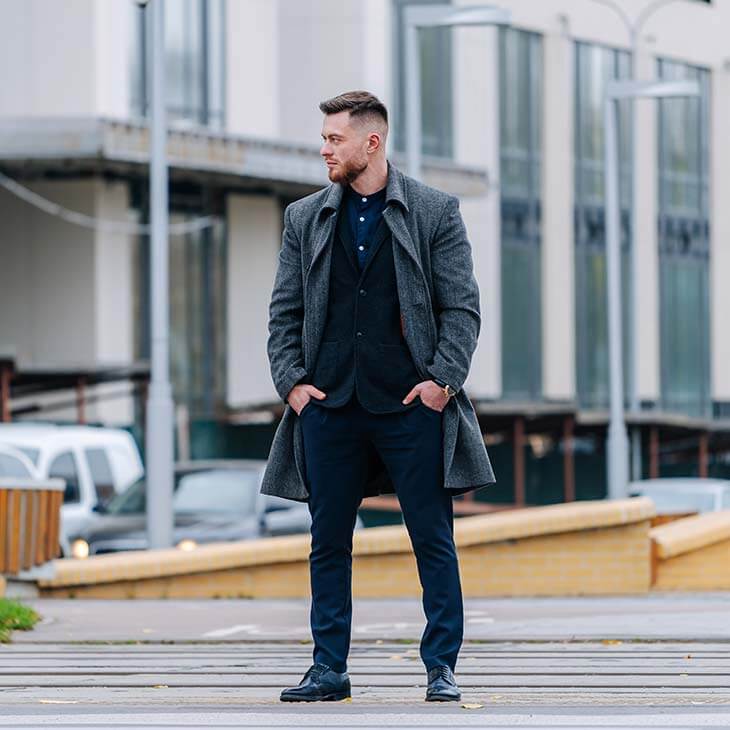 Ropa negra, chaleco, corbata, camisa y pantalón