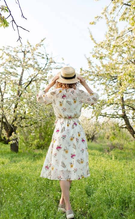 Mujer campo vestido sombrero canotier